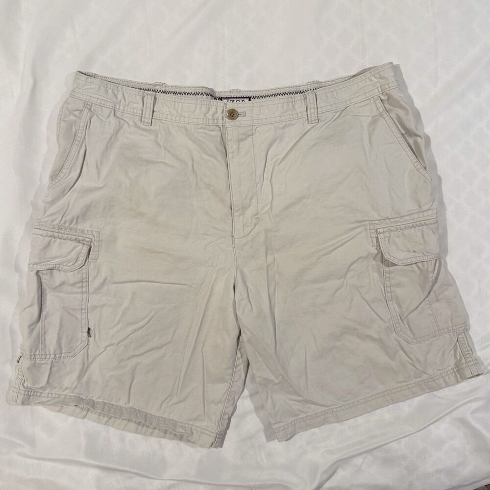 Izod Men’s Light Beige Khaki Cargo Shorts Size 42 W GUC Pockets Workwear Classic